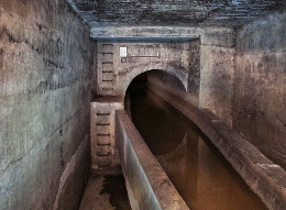 Obr. 5 - Odlehčovací komora nádrže Červený Mlýn. Autor fotografie: J. kalina, Správným směrem
